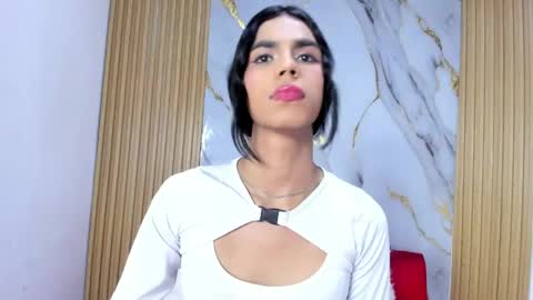 Snapshot of luluu_08 chatting on May 22, 6:35 pm LULU online show from May 22, 6:35 pm