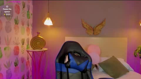 L U M A online show from March 25, 8:04 pm