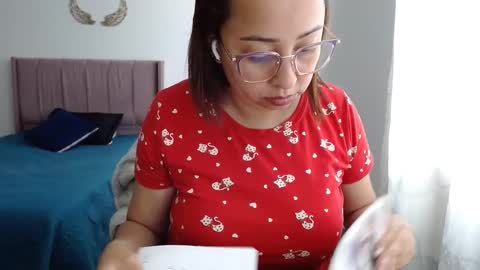 Snapshot of lumi_84 chatting on January 10, 6:49 pm LUMI online show from January 10, 6:49 pm