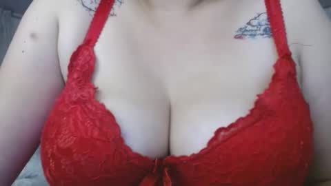 Snapshot of lumi_84 chatting on January 19, 1:43 am LUMI online show from January 19, 1:43 am