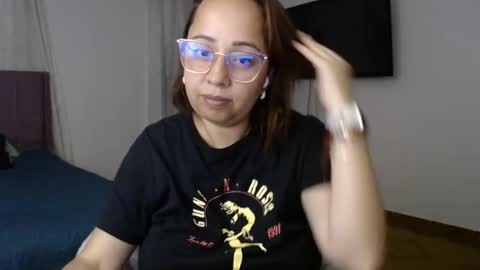 Snapshot of lumi_84 chatting on January 20, 12:04 am LUMI online show from January 20, 12:04 am