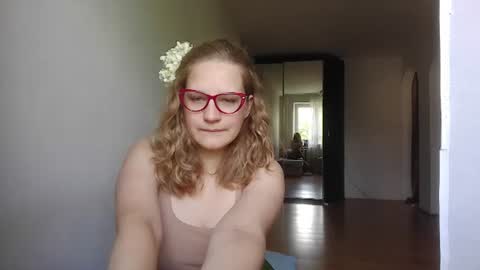 Snapshot of lumi_bloom chatting on July 26, 8:32 am Lumi online show from July 26, 8:32 am