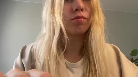 Snapshot of lumineess chatting on June 6, 12:21 pm Catherine online show from June 6, 12:21 pm