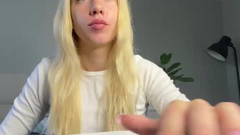 Snapshot of lumineess chatting on July 16, 4:35 pm Catherine online show from July 16, 4:35 pm