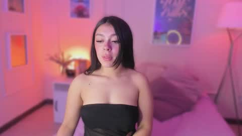 lummii_ online show from March 21, 7:50 pm