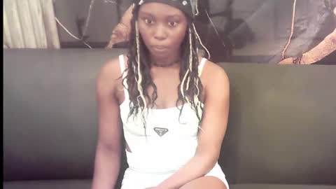 Snapshot of luna253951 chatting on July 2, 6:25 pm luna253951 online show from July 2, 6:25 pm