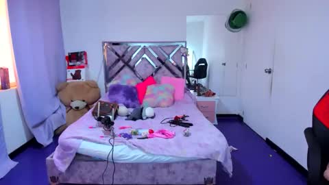 luna_analya online show from April 7, 2:06 pm