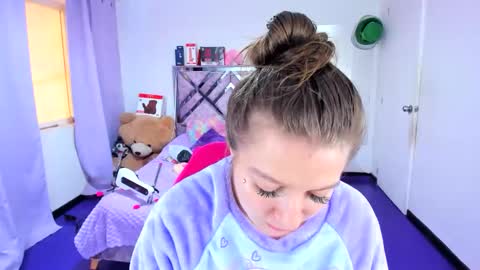 luna_analya online show from April 13, 6:46 pm