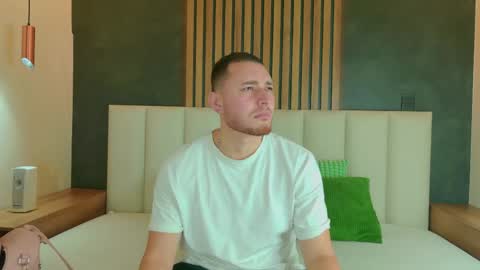 Snapshot of luna_and_jackson_ chatting on June 5, 12:39 am Luna Jackson online show from June 5, 12:39 am