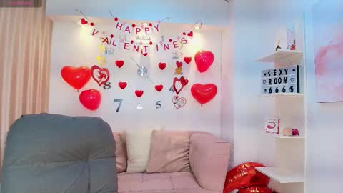 Luna And Titan  online show from February 19, 4:08 am