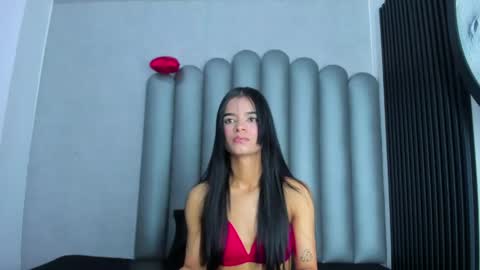 Snapshot of luna_bella_23 chatting on April 23, 3:30 am luna_bella_23 online show from April 23, 3:30 am
