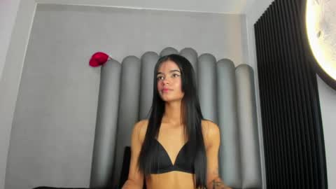 Snapshot of luna_bella_23 chatting on April 30, 3:24 am luna_bella_23 online show from April 30, 3:24 am
