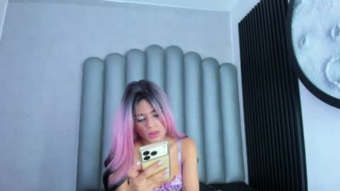 Snapshot of luna_bella_23 chatting on May 9, 3:34 am luna_bella_23 online show from May 9, 3:34 am