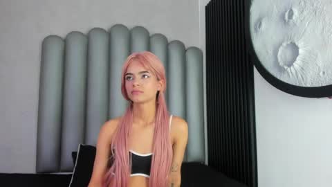 Snapshot of luna_bella_23 chatting on May 13, 3:26 am luna_bella_23 online show from May 13, 3:26 am