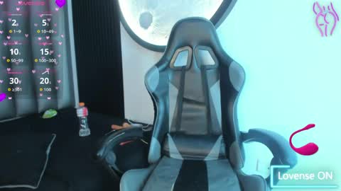 Snapshot of luna_bella_23 chatting on May 24, 4:34 pm luna_bella_23 online show from May 24, 4:34 pm