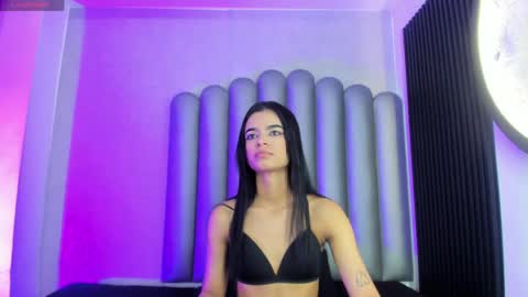 Snapshot of luna_bella_23 chatting on May 27, 5:37 am luna_bella_23 online show from May 27, 5:37 am