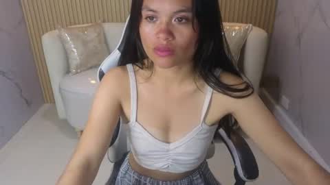 Snapshot of luna_benz_tx chatting on July 7, 12:20 pm Follow me.. Live 1430 to 2100 online show from July 7, 12:20 pm