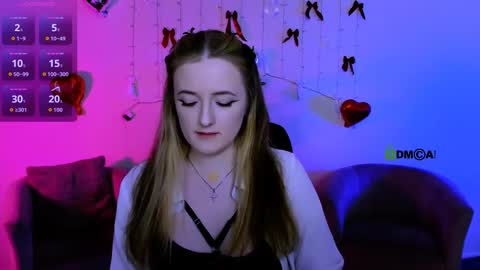 luna_berryy online show from March 27, 8:41 pm