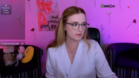 luna_berryy online show from May 22, 7:30 pm