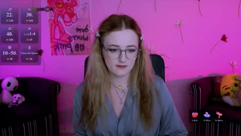 luna_berryy online show from May 27, 7:44 pm