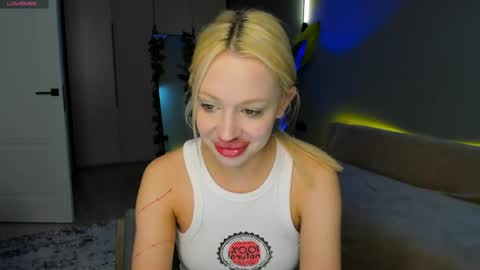 luna_beverly online show from April 12, 8:25 pm