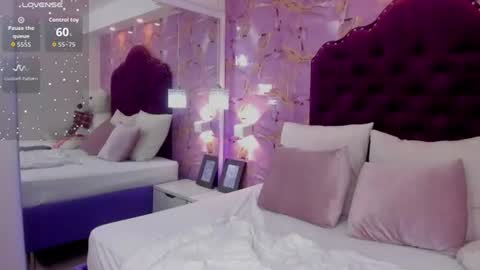 Snapshot of luna_bloomm_ chatting on June 25, 6:40 am Luna Bloom online show from June 25, 6:40 am