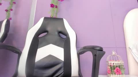 Snapshot of luna_bradley_ chatting on February 24, 12:25 pm luna_bradley_ online show from February 24, 12:25 pm