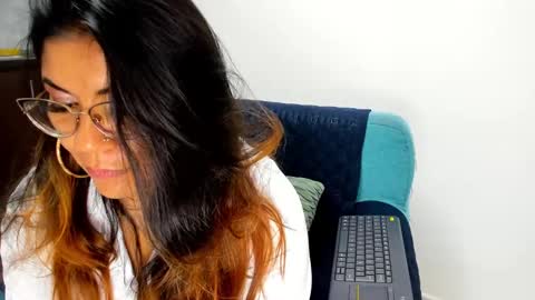 luna  online show from February 20, 5:40 pm