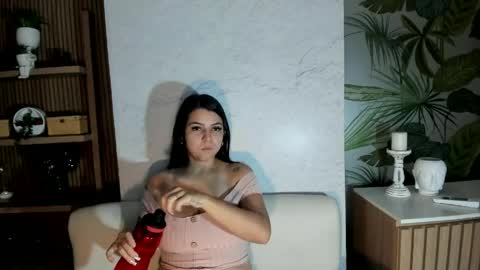 Snapshot of luna_ferrari chatting on June 7, 11:25 am luna_ferrari online show from June 7, 11:25 am