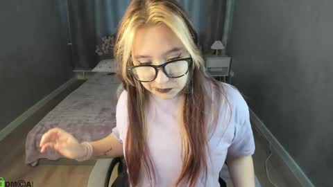 Luna Host online show from May 14, 1:45 am