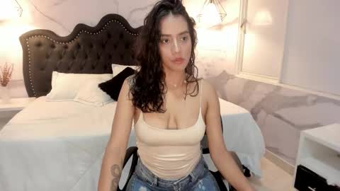 luna_hot_ass online show from February 8, 9:18 pm