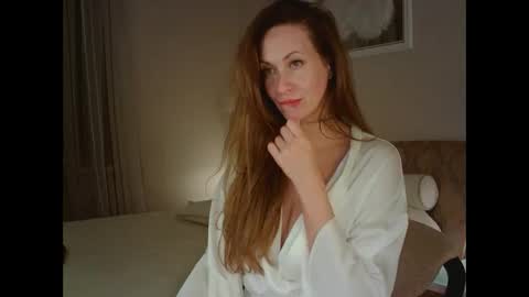 Snapshot of luna_hoti chatting on May 9, 11:43 pm luna_hoti online show from May 9, 11:43 pm