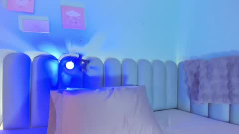 Snapshot of luna_kiss18 chatting on September 11, 2:06 pm luna_kiss18 online show from September 11, 2:06 pm