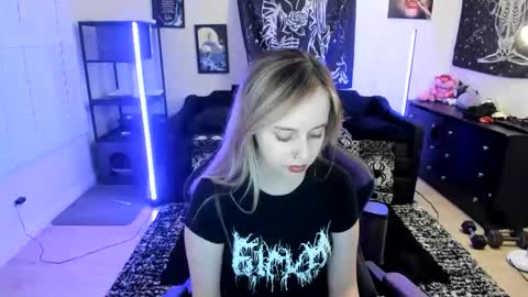 Snapshot of luna_lovelyy chatting on April 30, 2:29 am Luna online show from April 30, 2:29 am