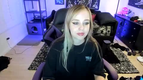 Snapshot of luna_lovelyy chatting on May 2, 7:46 am Luna online show from May 2, 7:46 am