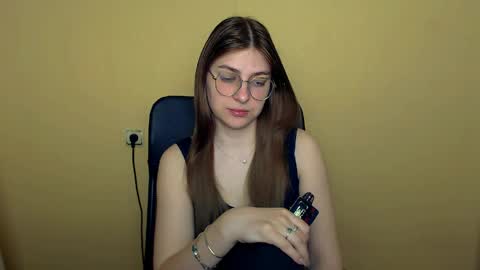 Snapshot of luna_lush_ chatting on April 23, 8:02 am Luna online show from April 23, 8:02 am