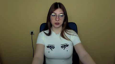 Snapshot of luna_lush_ chatting on April 25, 9:34 am Luna online show from April 25, 9:34 am