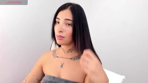 Snapshot of luna_rose10 chatting on May 2, 1:21 am luna rose online show from May 2, 1:21 am