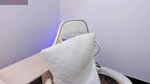 Snapshot of luna_rose10 chatting on June 7, 12:48 am luna rose online show from June 7, 12:48 am