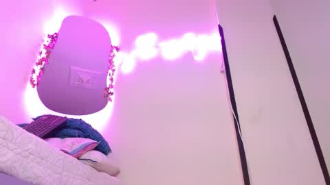 Snapshot of luna_rougets chatting on March 17, 1:58 pm Luna Rougets online show from March 17, 1:58 pm