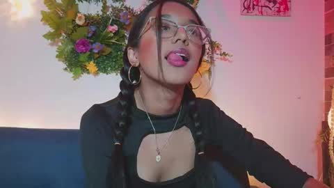 luna_valen online show from March 6, 3:25 am