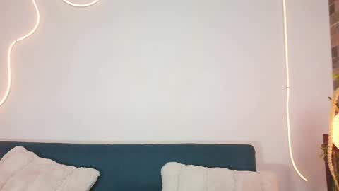 luna_valen online show from April 16, 3:40 am