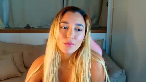 Snapshot of luna_velvvet chatting on July 3, 7:53 pm Luna online show from July 3, 7:53 pm