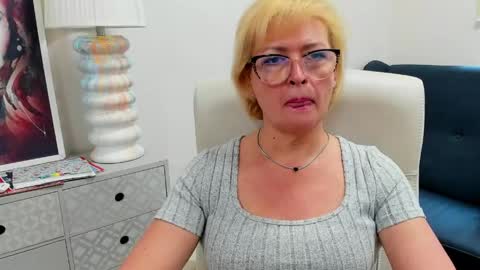 L u n a online show from June 3, 2:33 pm