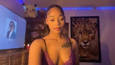 lunaa_11 online show from December 1, 3:33 am