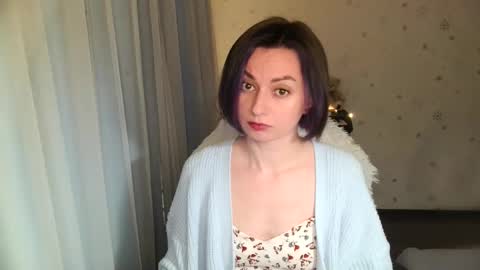 Snapshot of lunaa_bluee chatting on May 12, 7:33 pm lunaa_bluee online show from May 12, 7:33 pm