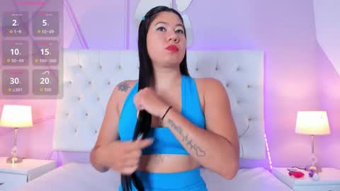 lunaa_hart online show from November 1, 8:00 pm