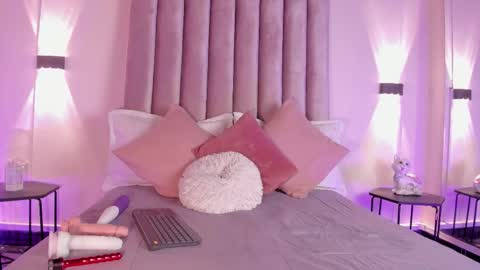 lunaa_moonn online show from March 20, 7:08 pm