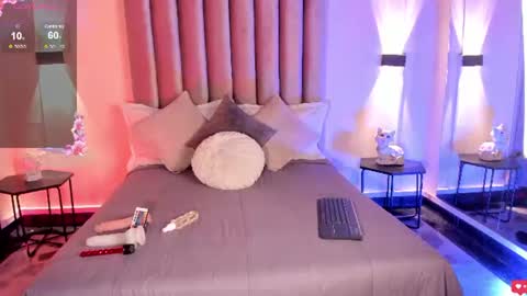 Snapshot of lunaa_moonn chatting on June 30, 7:59 pm lunaa_moonn online show from June 30, 7:59 pm