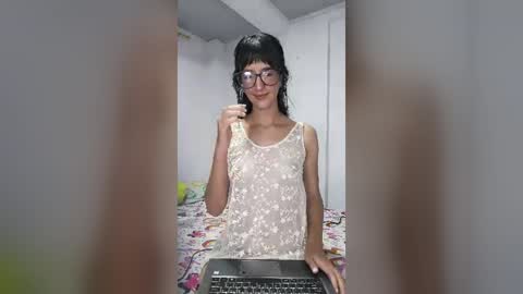 Snapshot of lunaaluneraa chatting on July 1, 11:37 pm lunaaluneraa online show from July 1, 11:37 pm